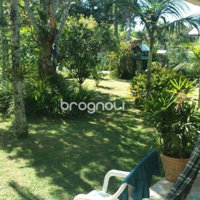 Casa com 162m², 4 quartos (sendo 1 suíte), 3 garagens, no bairro Campeche em Florianópolis