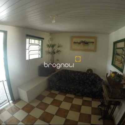 Casa com 110m², 4 quartos (sendo 1 suíte), 2 garagens, no bairro Forquilhinha em São José