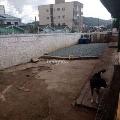 Casa com 110m², 4 quartos (sendo 1 suíte), 2 garagens, no bairro Forquilhinha em São José