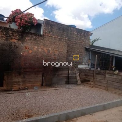 Casa com 110m², 4 quartos (sendo 1 suíte), 2 garagens, no bairro Forquilhinha em São José