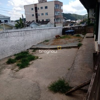 Casa com 110m², 4 quartos (sendo 1 suíte), 2 garagens, no bairro Forquilhinha em São José