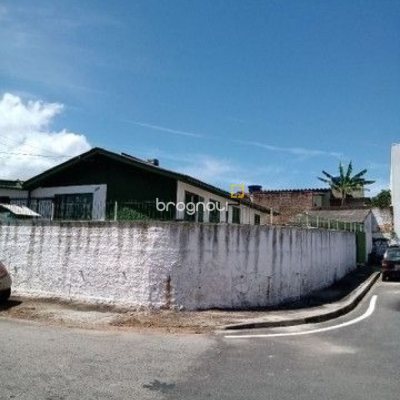 Casa com 110m², 4 quartos (sendo 1 suíte), 2 garagens, no bairro Forquilhinha em São José