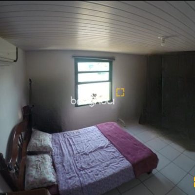 Casa com 110m², 4 quartos (sendo 1 suíte), 2 garagens, no bairro Forquilhinha em São José
