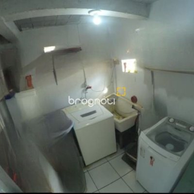 Casa com 110m², 4 quartos (sendo 1 suíte), 2 garagens, no bairro Forquilhinha em São José
