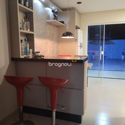 Casa com 120m², 2 quartos (sendo 2 suítes), 2 garagens, no bairro Rio Vermelho em Florianópolis