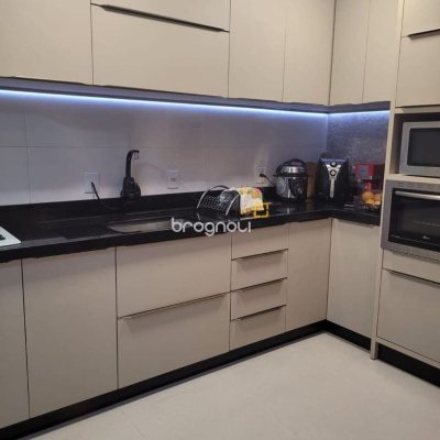 Casa com 120m², 2 quartos (sendo 2 suítes), 2 garagens, no bairro Rio Vermelho em Florianópolis