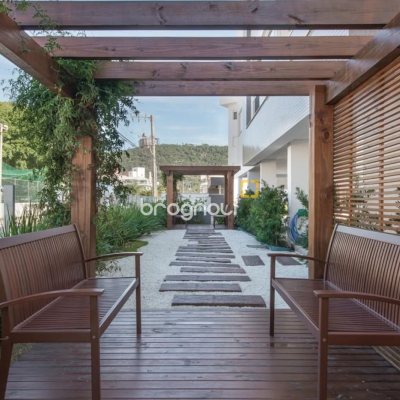 Apartamento com 107m², 2 quartos (sendo 2 suítes), 2 garagens, no bairro Ingleses em Florianópolis