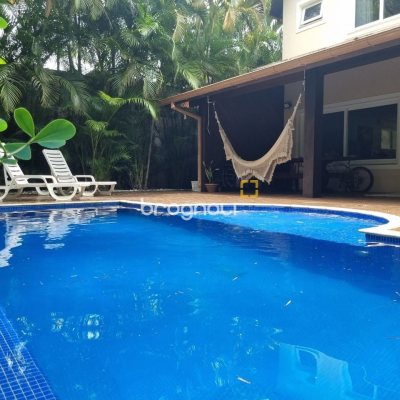 Casa de Condomínio com 400m², 6 quartos (sendo 6 suítes), 2 garagens, no bairro Barra da Lagoa em Florianópolis