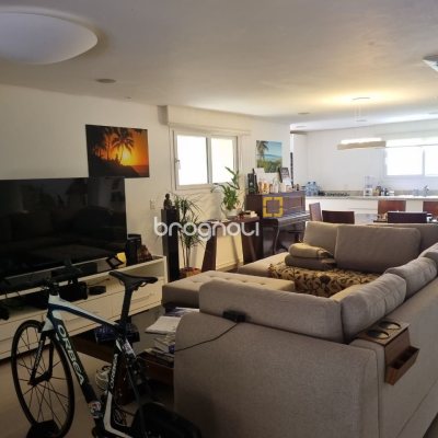 Casa de Condomínio com 400m², 6 quartos (sendo 6 suítes), 2 garagens, no bairro Barra da Lagoa em Florianópolis