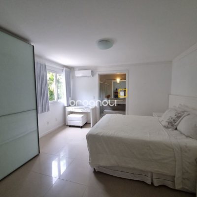 Casa de Condomínio com 400m², 6 quartos (sendo 6 suítes), 2 garagens, no bairro Barra da Lagoa em Florianópolis