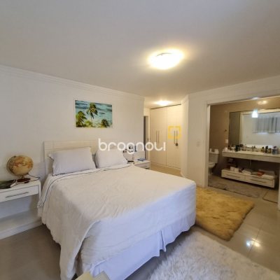 Casa de Condomínio com 400m², 6 quartos (sendo 6 suítes), 2 garagens, no bairro Barra da Lagoa em Florianópolis