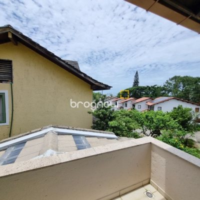 Casa de Condomínio com 400m², 6 quartos (sendo 6 suítes), 2 garagens, no bairro Barra da Lagoa em Florianópolis