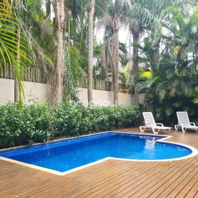 Casa de Condomínio com 400m², 6 quartos (sendo 6 suítes), 2 garagens, no bairro Barra da Lagoa em Florianópolis