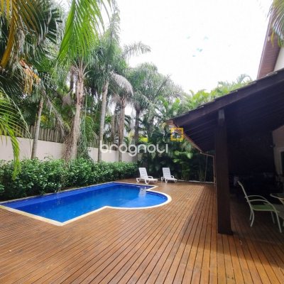 Casa de Condomínio com 400m², 6 quartos (sendo 6 suítes), 2 garagens, no bairro Barra da Lagoa em Florianópolis