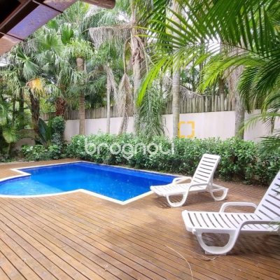 Casa de Condomínio com 400m², 6 quartos (sendo 6 suítes), 2 garagens, no bairro Barra da Lagoa em Florianópolis