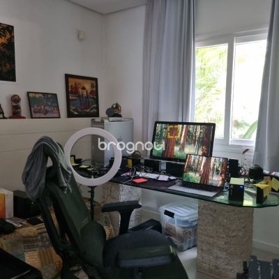 Casa de Condomínio com 400m², 6 quartos (sendo 6 suítes), 2 garagens, no bairro Barra da Lagoa em Florianópolis