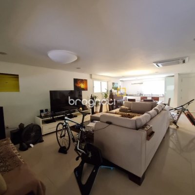 Casa de Condomínio com 400m², 6 quartos (sendo 6 suítes), 2 garagens, no bairro Barra da Lagoa em Florianópolis