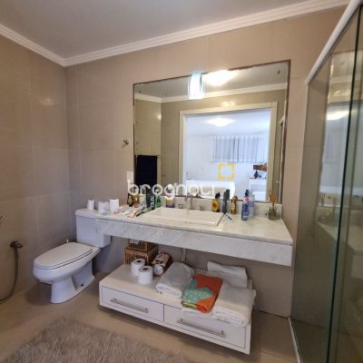 Casa de Condomínio com 400m², 6 quartos (sendo 6 suítes), 2 garagens, no bairro Barra da Lagoa em Florianópolis