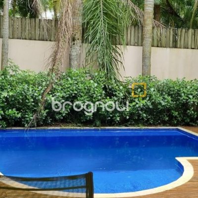 Casa de Condomínio com 400m², 6 quartos (sendo 6 suítes), 2 garagens, no bairro Barra da Lagoa em Florianópolis