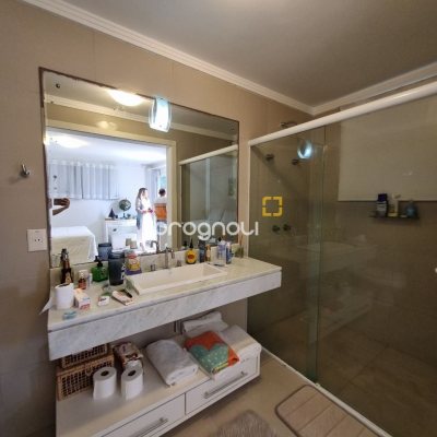 Casa de Condomínio com 400m², 6 quartos (sendo 6 suítes), 2 garagens, no bairro Barra da Lagoa em Florianópolis