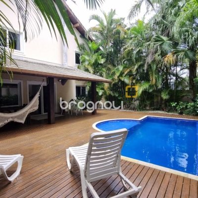 Casa de Condomínio com 400m², 6 quartos (sendo 6 suítes), 2 garagens, no bairro Barra da Lagoa em Florianópolis