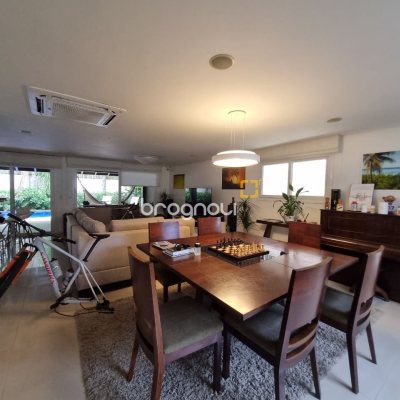Casa de Condomínio com 400m², 6 quartos (sendo 6 suítes), 2 garagens, no bairro Barra da Lagoa em Florianópolis