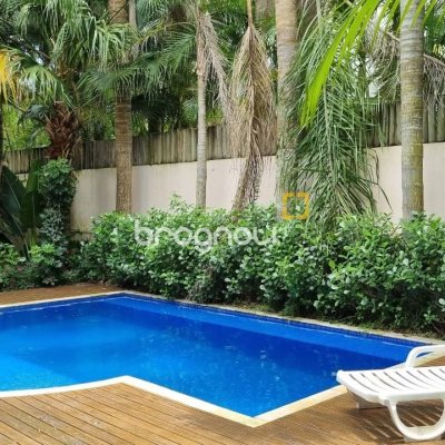 Casa de Condomínio com 400m², 6 quartos (sendo 6 suítes), 2 garagens, no bairro Barra da Lagoa em Florianópolis