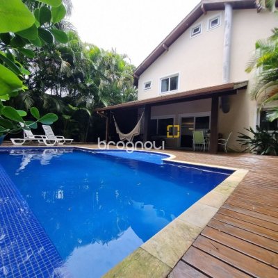Casa de Condomínio com 400m², 6 quartos (sendo 6 suítes), 2 garagens, no bairro Barra da Lagoa em Florianópolis