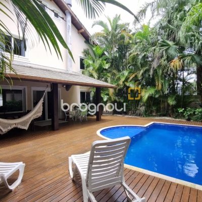 Casa de Condomínio com 400m², 6 quartos (sendo 6 suítes), 2 garagens, no bairro Barra da Lagoa em Florianópolis