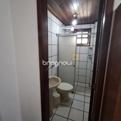 Pousada / Hotel com 500m², 12 quartos (sendo 12 suítes), 11 garagens, no bairro Canasvieiras em Florianópolis
