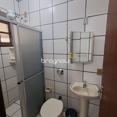 Pousada / Hotel com 500m², 12 quartos (sendo 12 suítes), 11 garagens, no bairro Canasvieiras em Florianópolis