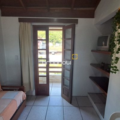 Pousada / Hotel com 500m², 12 quartos (sendo 12 suítes), 11 garagens, no bairro Canasvieiras em Florianópolis