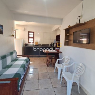 Pousada / Hotel com 500m², 12 quartos (sendo 12 suítes), 11 garagens, no bairro Canasvieiras em Florianópolis