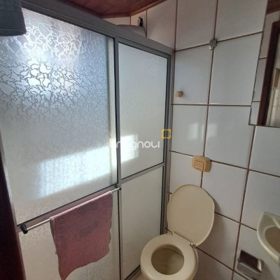 Pousada / Hotel com 500m², 12 quartos (sendo 12 suítes), 11 garagens, no bairro Canasvieiras em Florianópolis