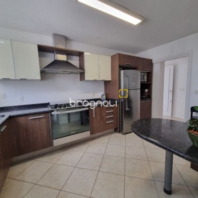 Casa de Condomínio com 392m², 4 quartos (sendo 4 suítes), 5 garagens, no bairro Cacupé em Florianópolis
