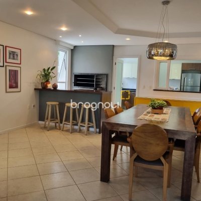 Casa de Condomínio com 392m², 4 quartos (sendo 4 suítes), 5 garagens, no bairro Cacupé em Florianópolis