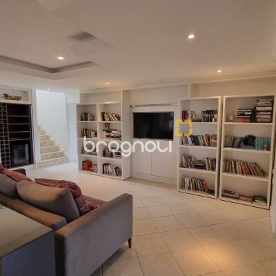 Casa de Condomínio com 392m², 4 quartos (sendo 4 suítes), 5 garagens, no bairro Cacupé em Florianópolis