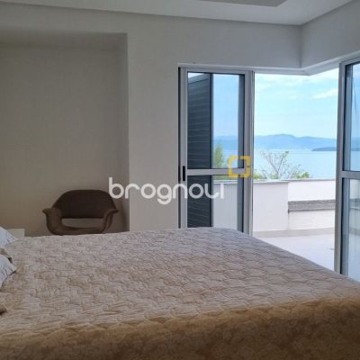 Casa de Condomínio com 392m², 4 quartos (sendo 4 suítes), 5 garagens, no bairro Cacupé em Florianópolis