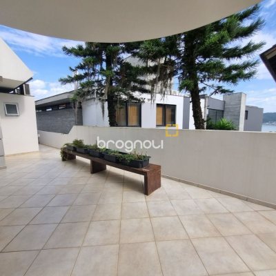 Casa de Condomínio com 392m², 4 quartos (sendo 4 suítes), 5 garagens, no bairro Cacupé em Florianópolis