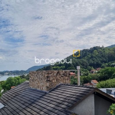 Casa de Condomínio com 392m², 4 quartos (sendo 4 suítes), 5 garagens, no bairro Cacupé em Florianópolis