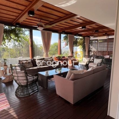 Casa de Condomínio com 392m², 4 quartos (sendo 4 suítes), 5 garagens, no bairro Cacupé em Florianópolis