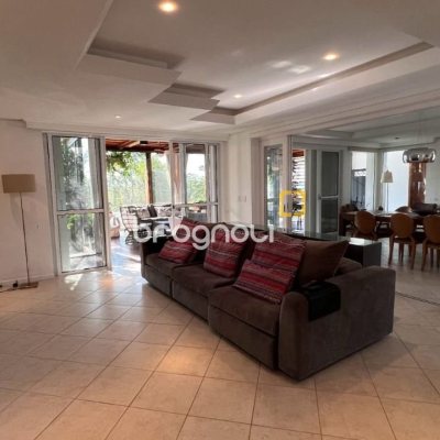 Casa de Condomínio com 392m², 4 quartos (sendo 4 suítes), 5 garagens, no bairro Cacupé em Florianópolis