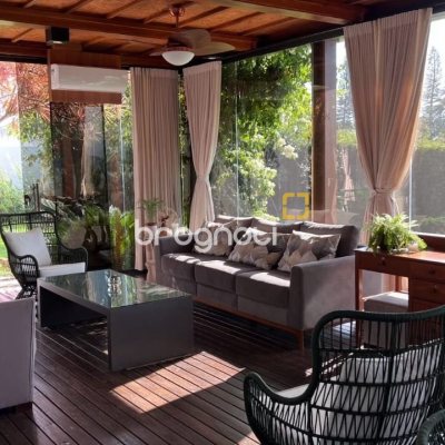 Casa de Condomínio com 392m², 4 quartos (sendo 4 suítes), 5 garagens, no bairro Cacupé em Florianópolis
