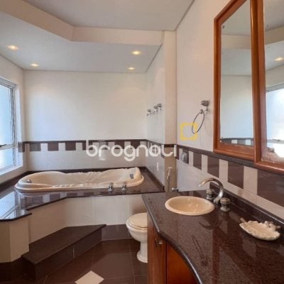 Casa de Condomínio com 392m², 4 quartos (sendo 4 suítes), 5 garagens, no bairro Cacupé em Florianópolis