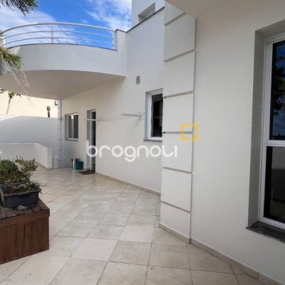 Casa de Condomínio com 392m², 4 quartos (sendo 4 suítes), 5 garagens, no bairro Cacupé em Florianópolis