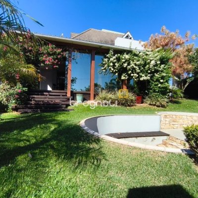 Casa de Condomínio com 392m², 4 quartos (sendo 4 suítes), 5 garagens, no bairro Cacupé em Florianópolis
