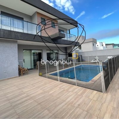 Casa de Condomínio com 384m², 3 quartos (sendo 3 suítes), 4 garagens, no bairro Rio Vermelho em Florianópolis
