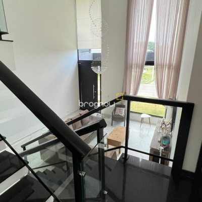 Casa de Condomínio com 384m², 3 quartos (sendo 3 suítes), 4 garagens, no bairro Rio Vermelho em Florianópolis