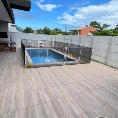 Casa de Condomínio com 384m², 3 quartos (sendo 3 suítes), 4 garagens, no bairro Rio Vermelho em Florianópolis