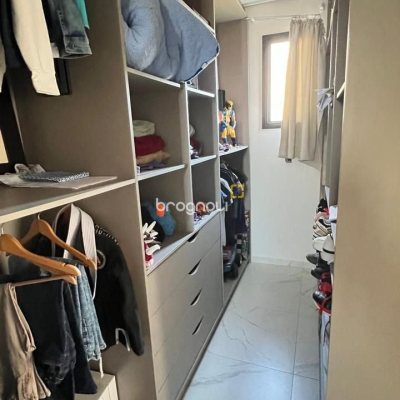 Casa de Condomínio com 384m², 3 quartos (sendo 3 suítes), 4 garagens, no bairro Rio Vermelho em Florianópolis